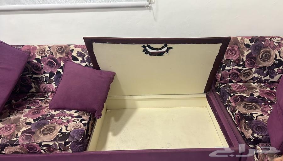 كنب ثلاثه في اربعه ونص مع خزانات تحت مع سجاده64562586382081110