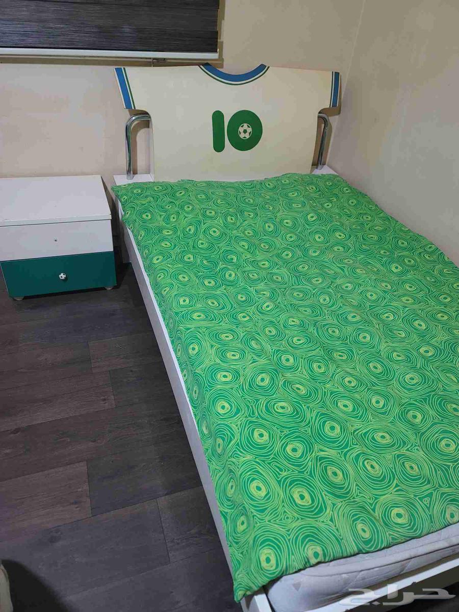 للبيع سرير مقاس مفرد ونص مع 2 كومدينا64561768518403113