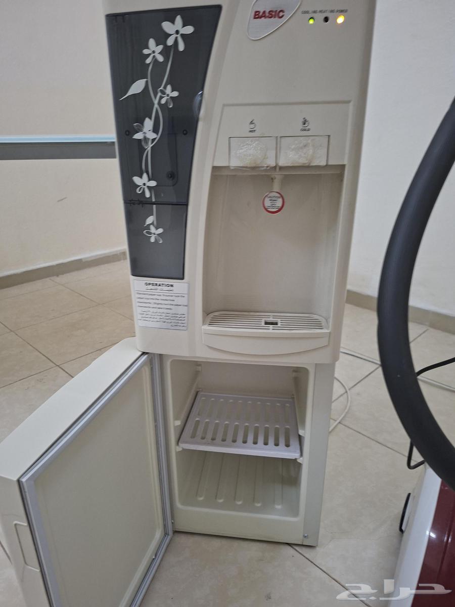 للبيع طاولة طعام معه كولر ماء ومكواة بخار64558197589889112