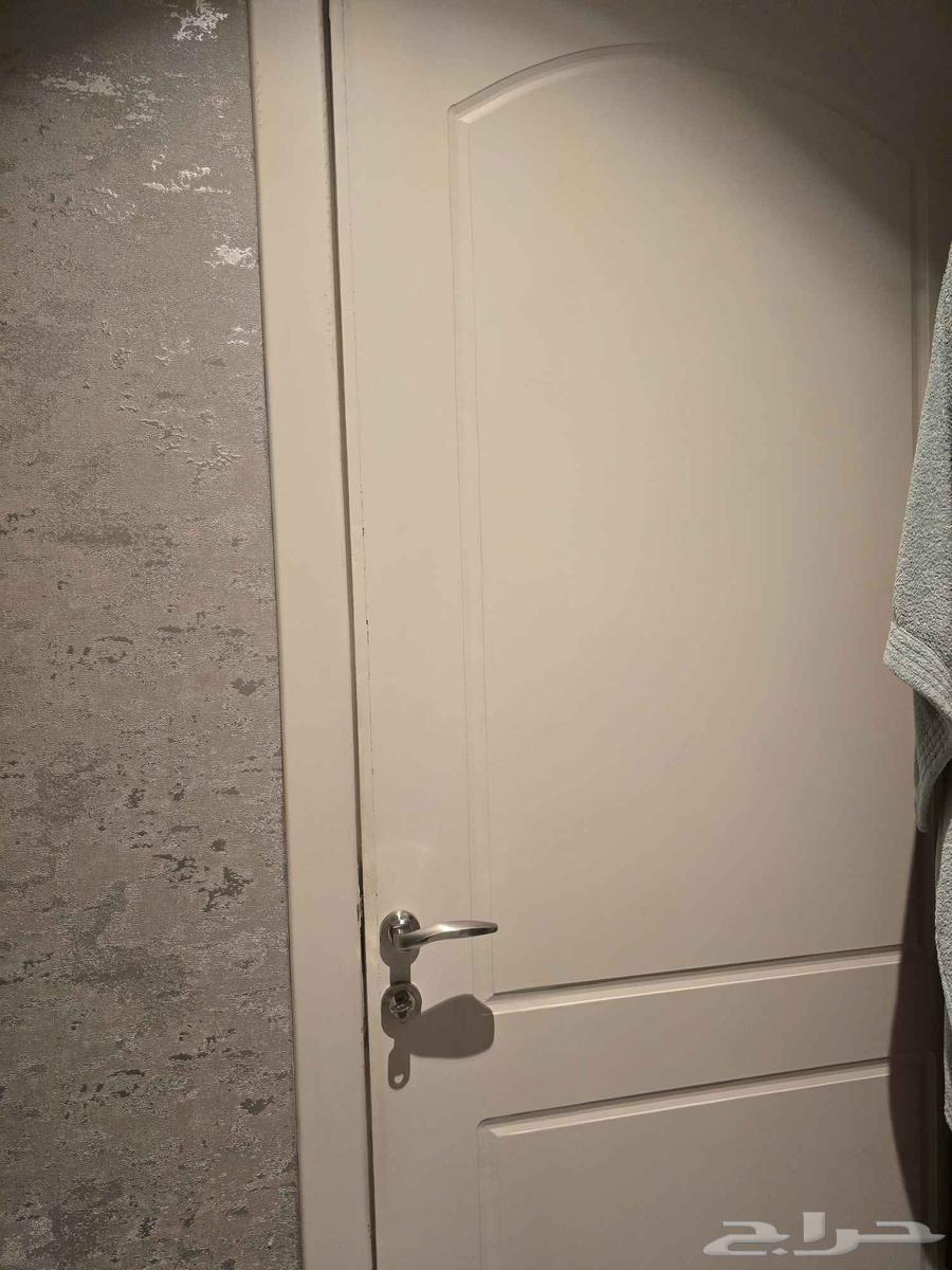 ابواب خشب للبيع بحاله ممتازه سعرها بعد التخفيض 200 للباب64554524433665111