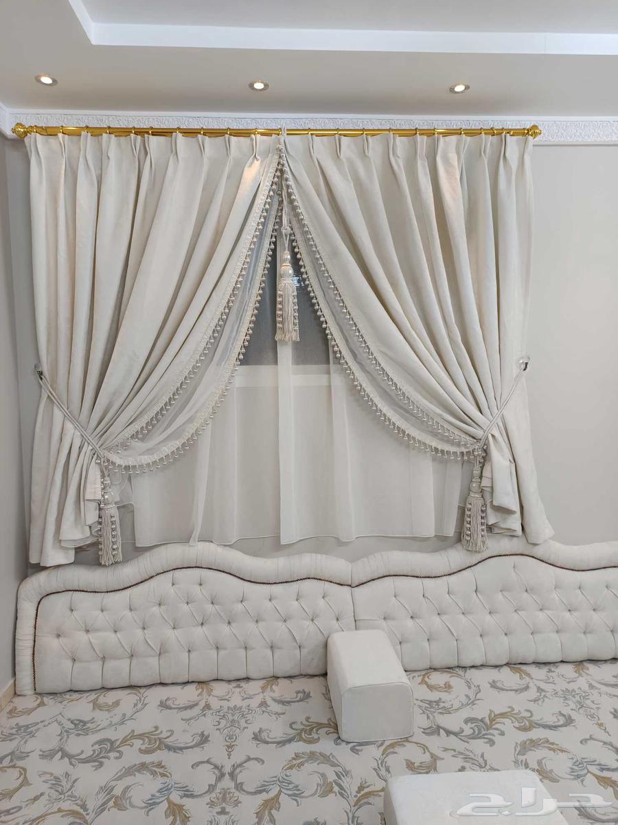 Wifi curtains and sofa64562515578882112