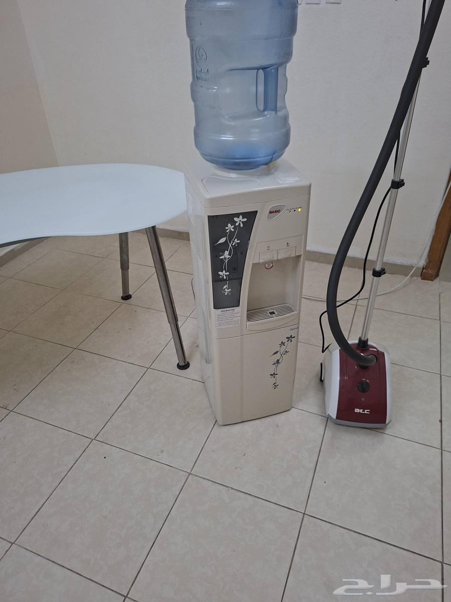 للبيع طاولة طعام معه كولر ماء ومكواة بخار64558197589889111