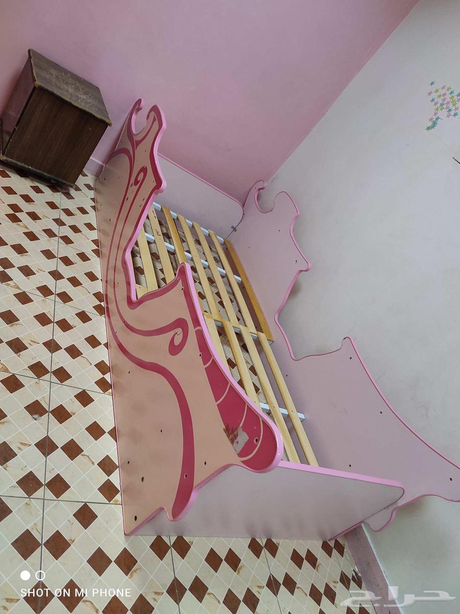 The bedroom consists of 2 closets, 1 bed, 1 table... Price 20064554774472321112