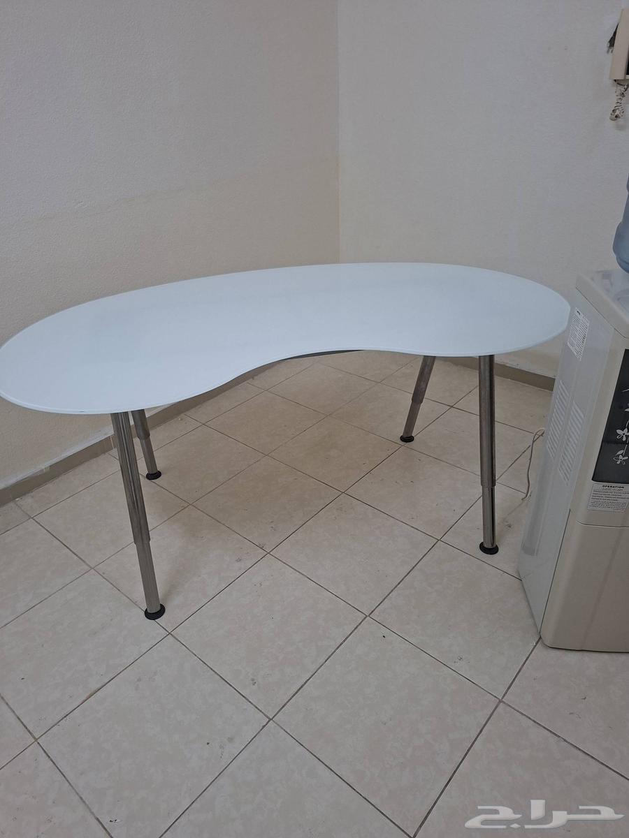 للبيع طاولة طعام معه كولر ماء ومكواة بخار64558197589889110