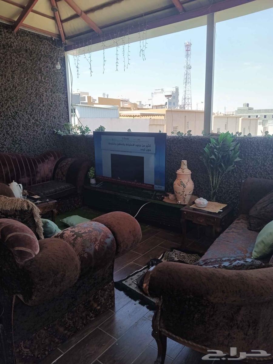 كنب نظيف جدا 5قطع وستارة وسعر مميز64556413322755110