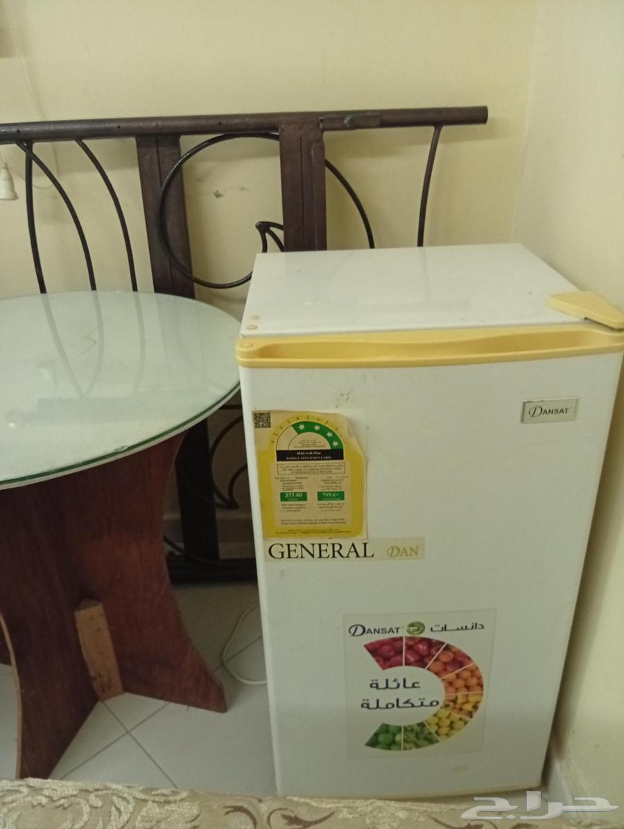 ثلاجه صغيره. و سرير حديد لشخص واحد64559953261187110