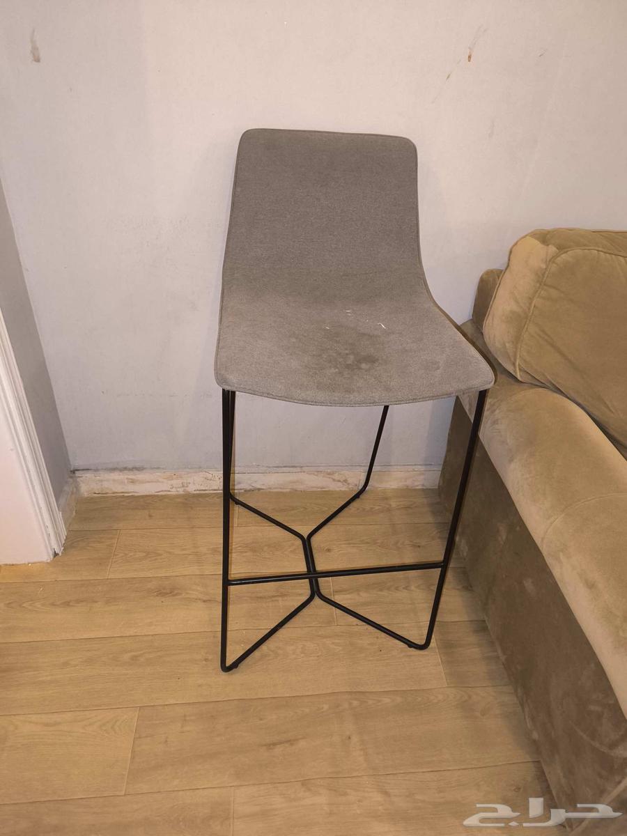 Selling dining tables, sofas, and furniture64558017528579111