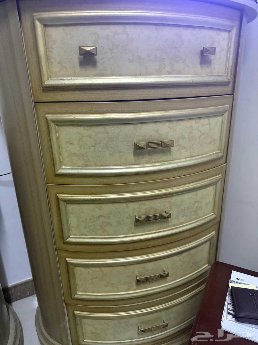 أثاث للبيع كله بحالة ممتازة64558433509635111