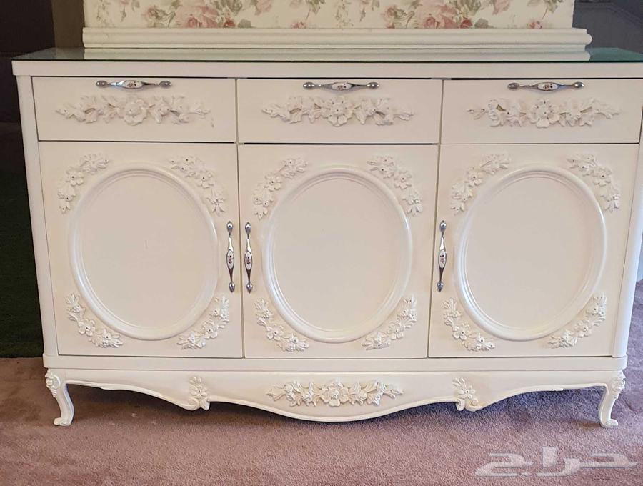 Dining table with buffet64555644880387112