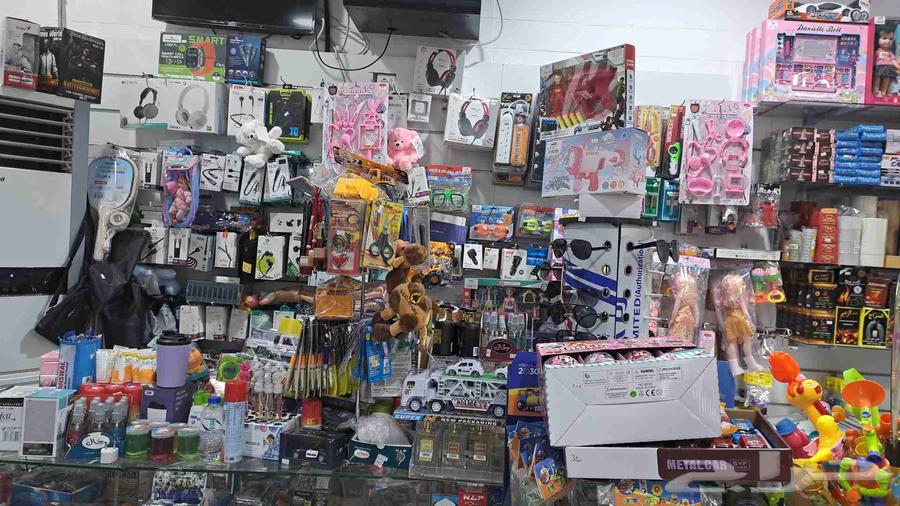 عندي اغراض بسطة خردوات كامله بي سعرها 20 الف للبيع 13 الف64559967603586111