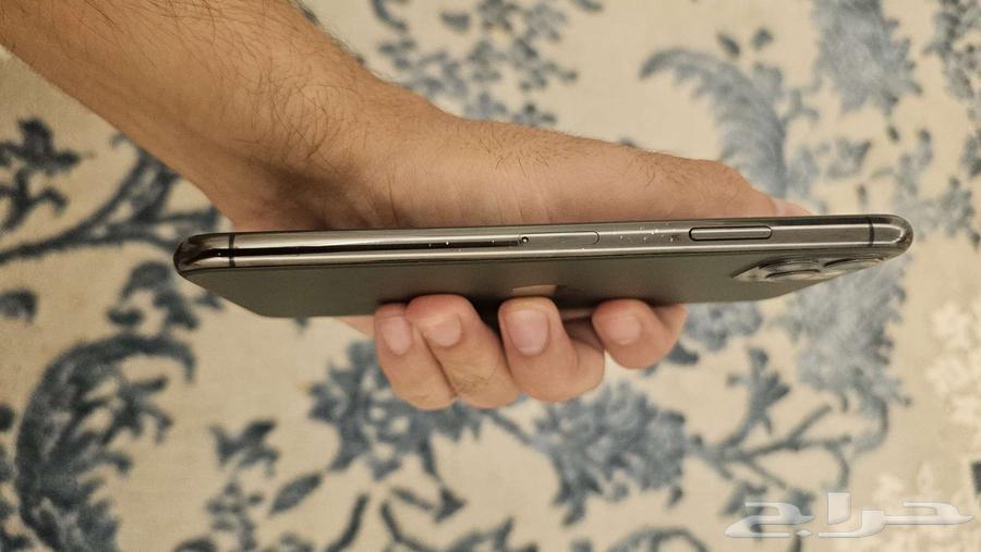 ايفون 11 برو ماكس 256 قيقا نظيف اللون اسود64561657851521113