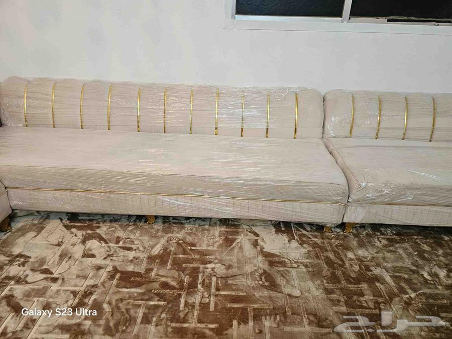 Sofa with semi-new sections64557217758467111