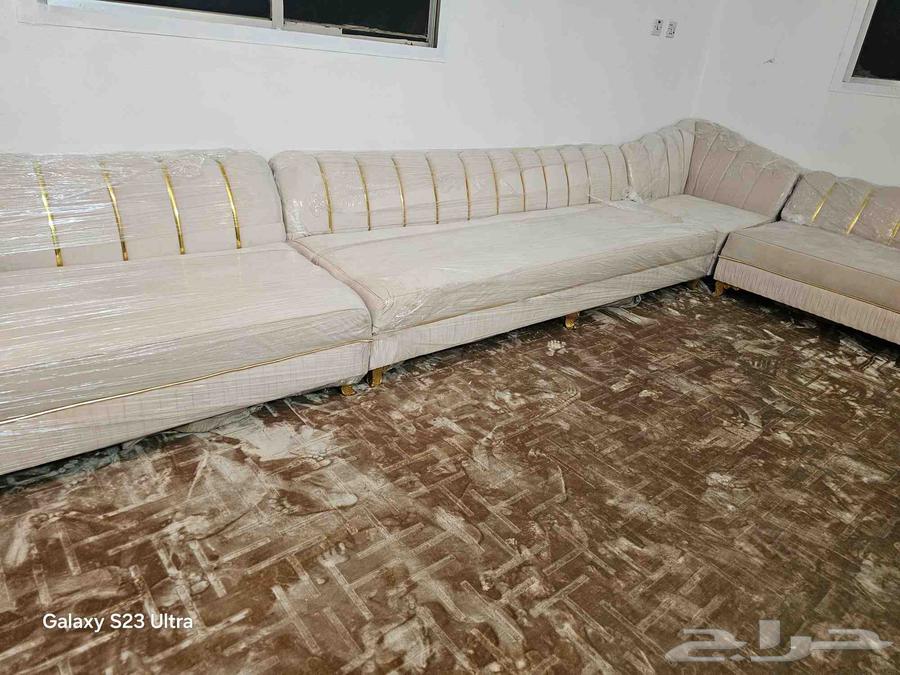 Sofa with semi-new sections64557217758467113