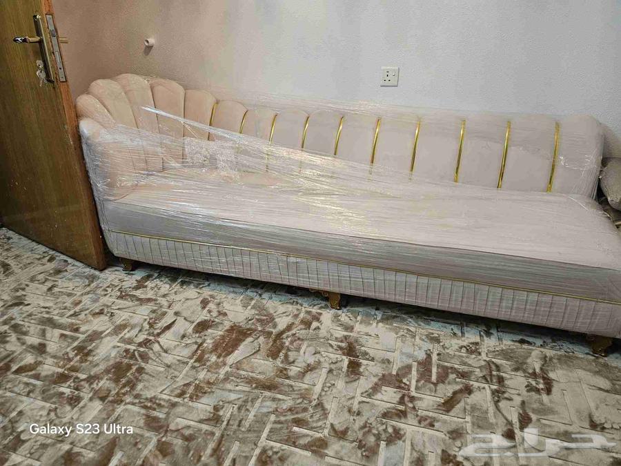 Sofa with semi-new sections64557217758467110