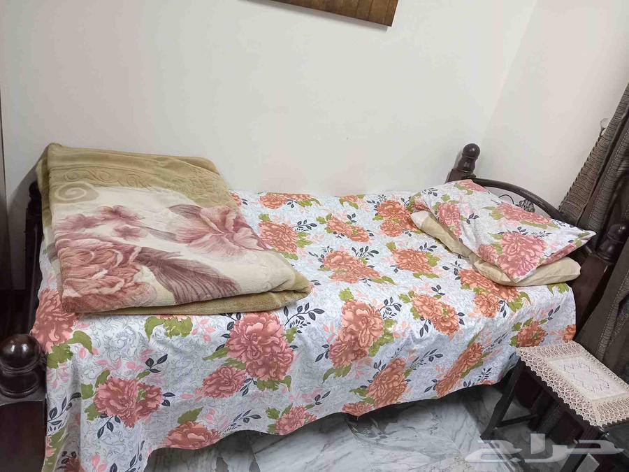 اثاث دولابين. وسرير. وطاولة تلفزيون .وتسريحه ومرايه64559168551171112