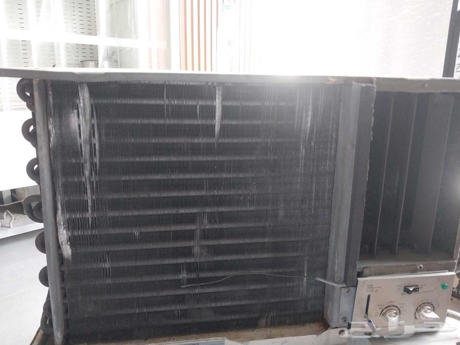 عندي مكيف شباك وبراده للبيع علي السوم مستخدم نضيف شغال ما في64563236407938111