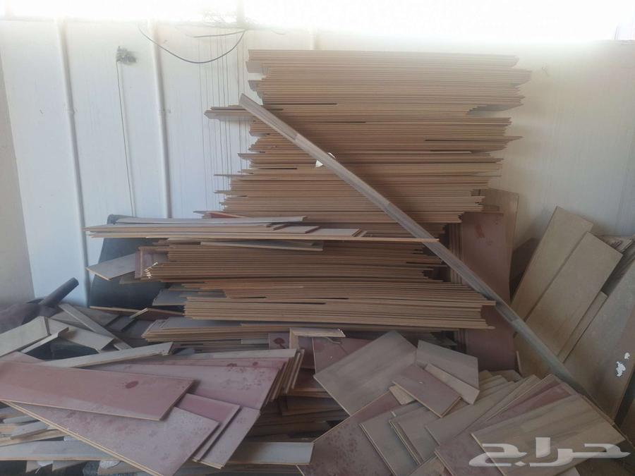 Semi-new parquet in warehouse, 180 meters for two colors, brown striped and white, price64556609736707112