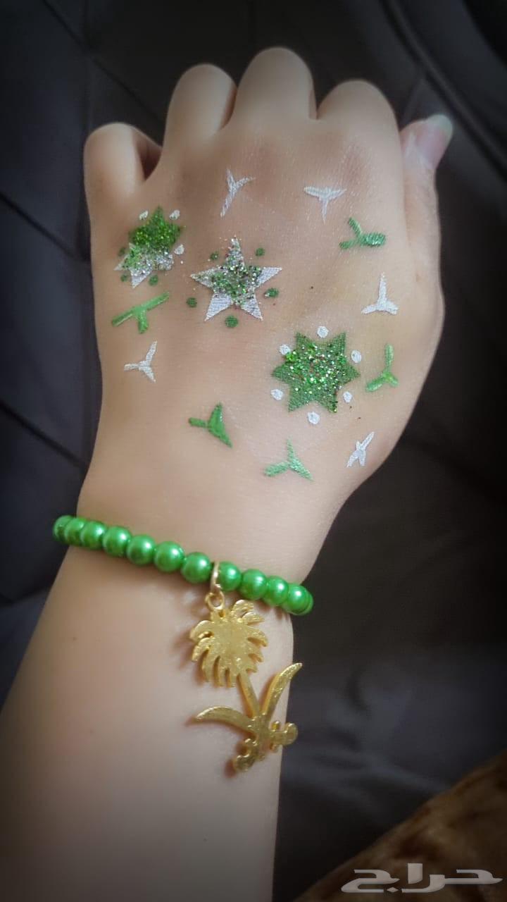 Hello, there is a full program for National Day lasting one or two hours depending on the agreement64556902938883112