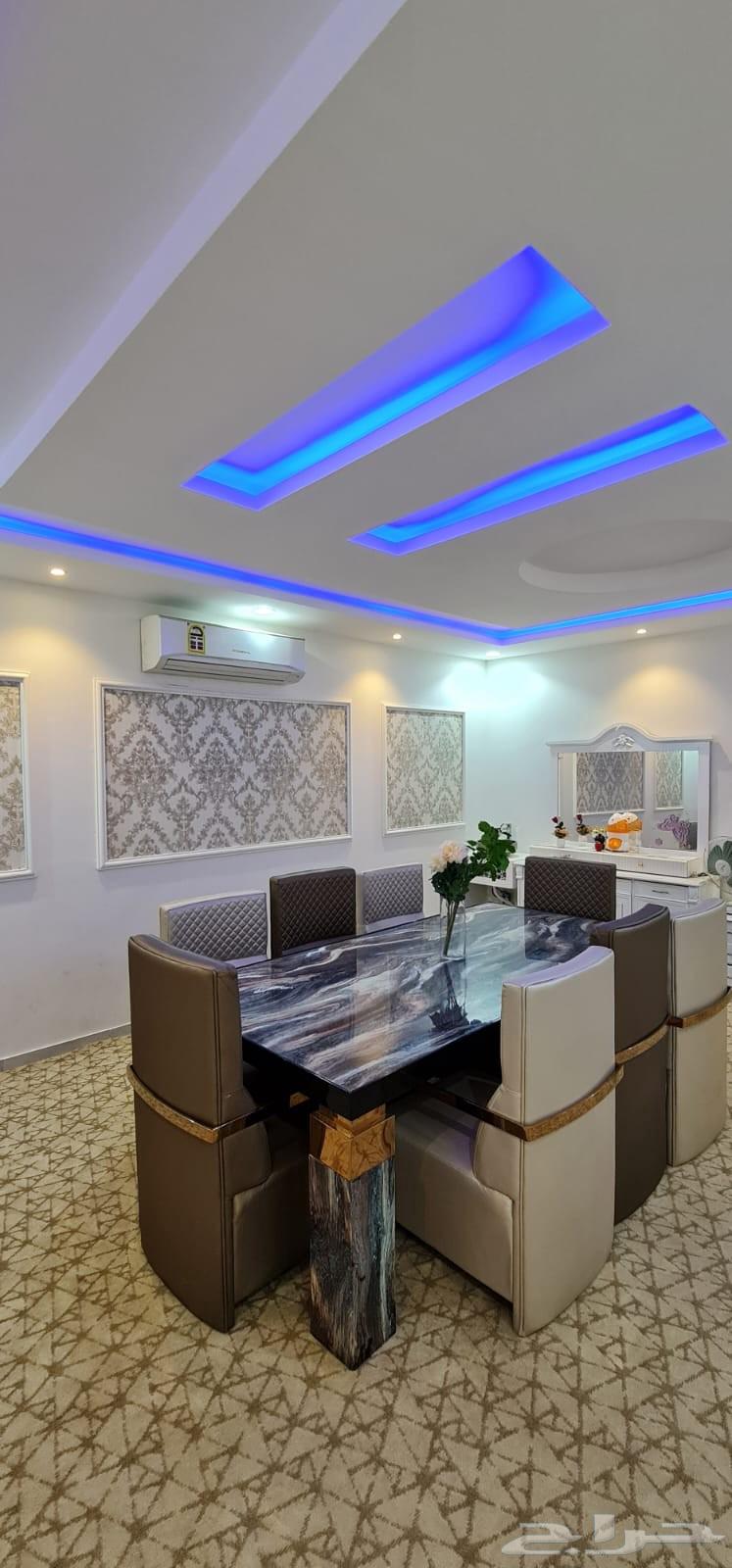 Dining table64560024043266113