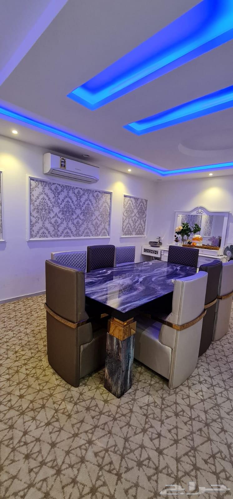 Dining table64560024043266112