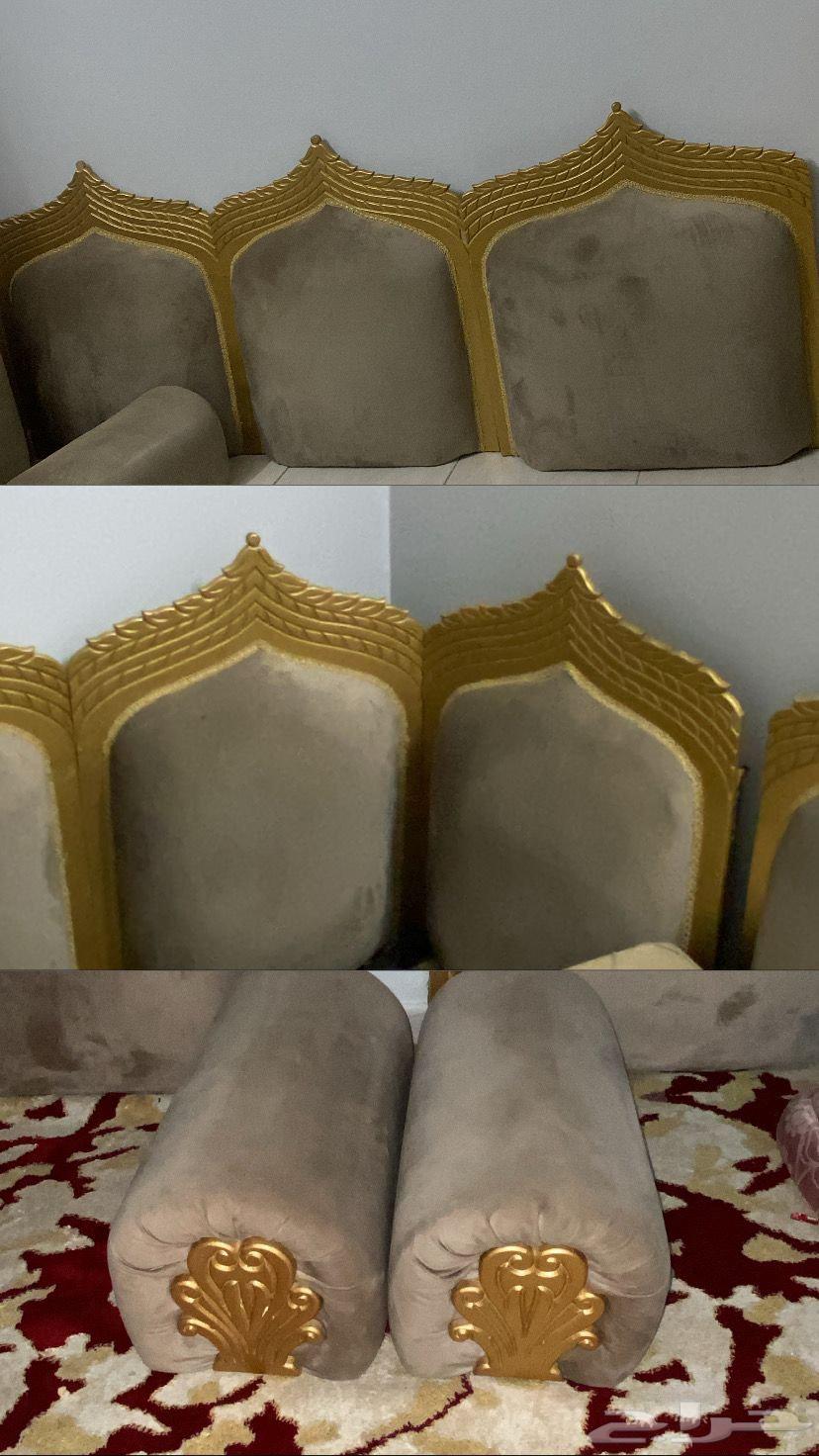 Supports and two chairs64557976075137110