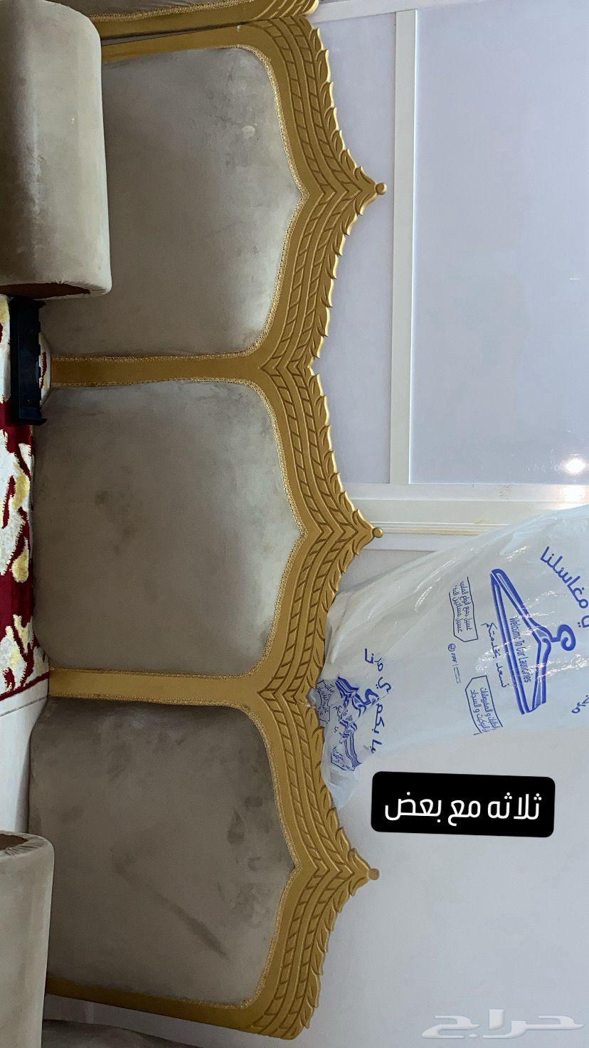 Supports and two chairs64557976075137112