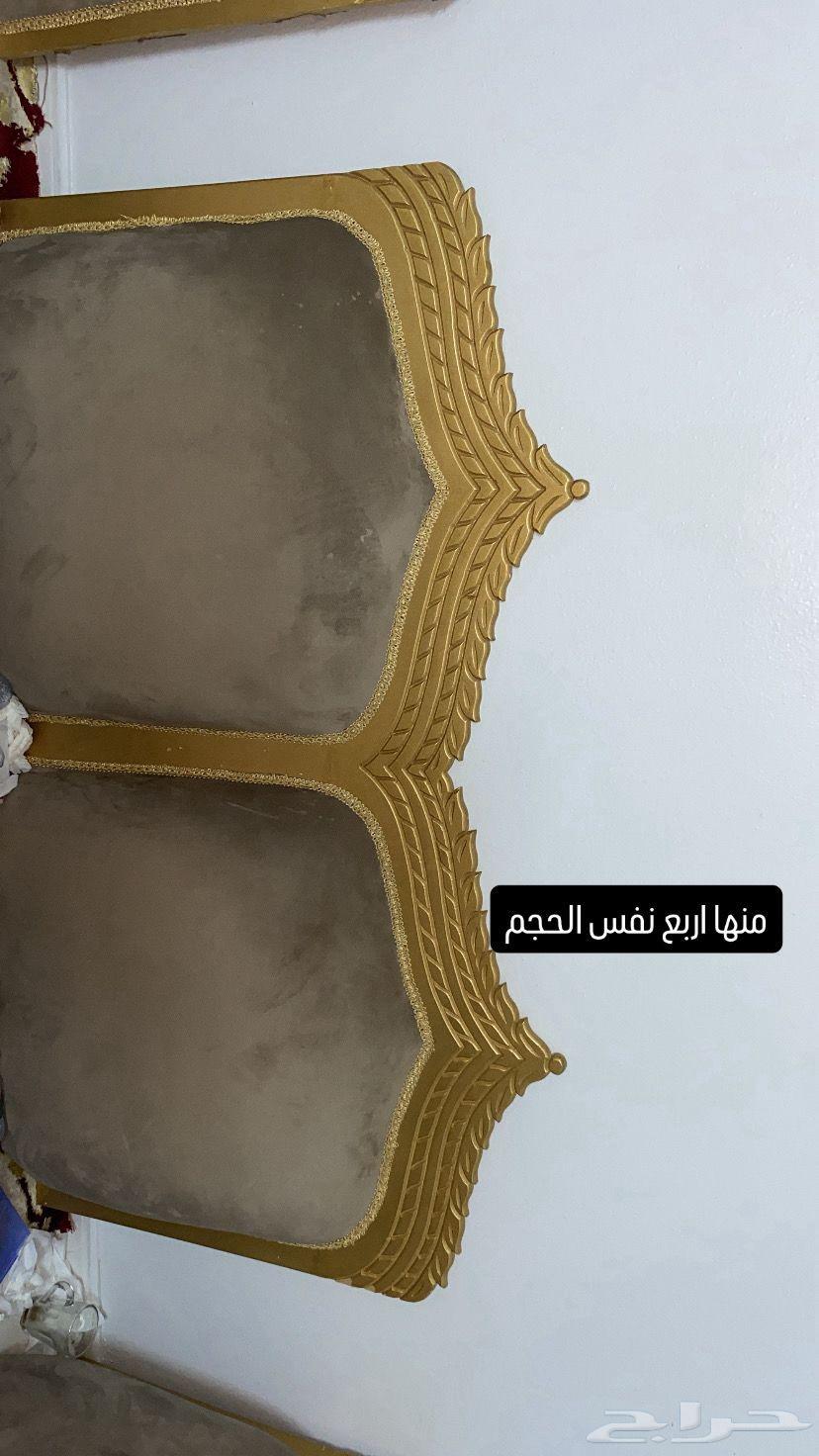 Supports and two chairs64557976075137114