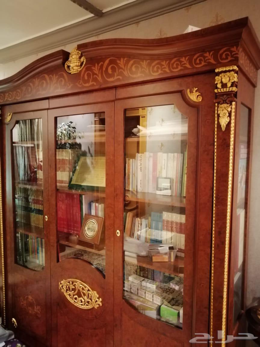 يوجد للبيع مكتب وغرفة نوم واغراض اخري للبيع64560809997697112