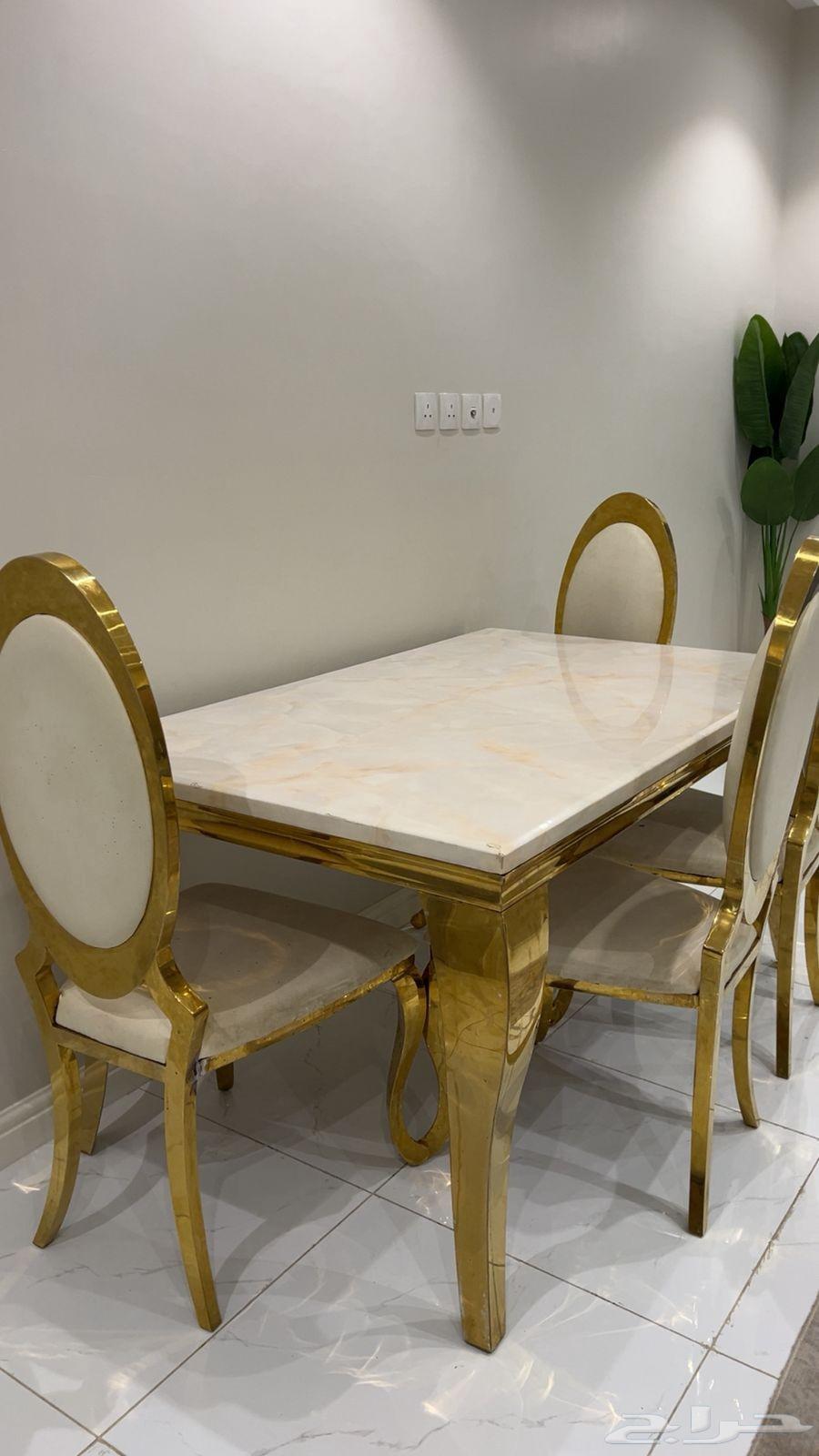 طاولة طعام كلاسيك فخمة .64562445516035113