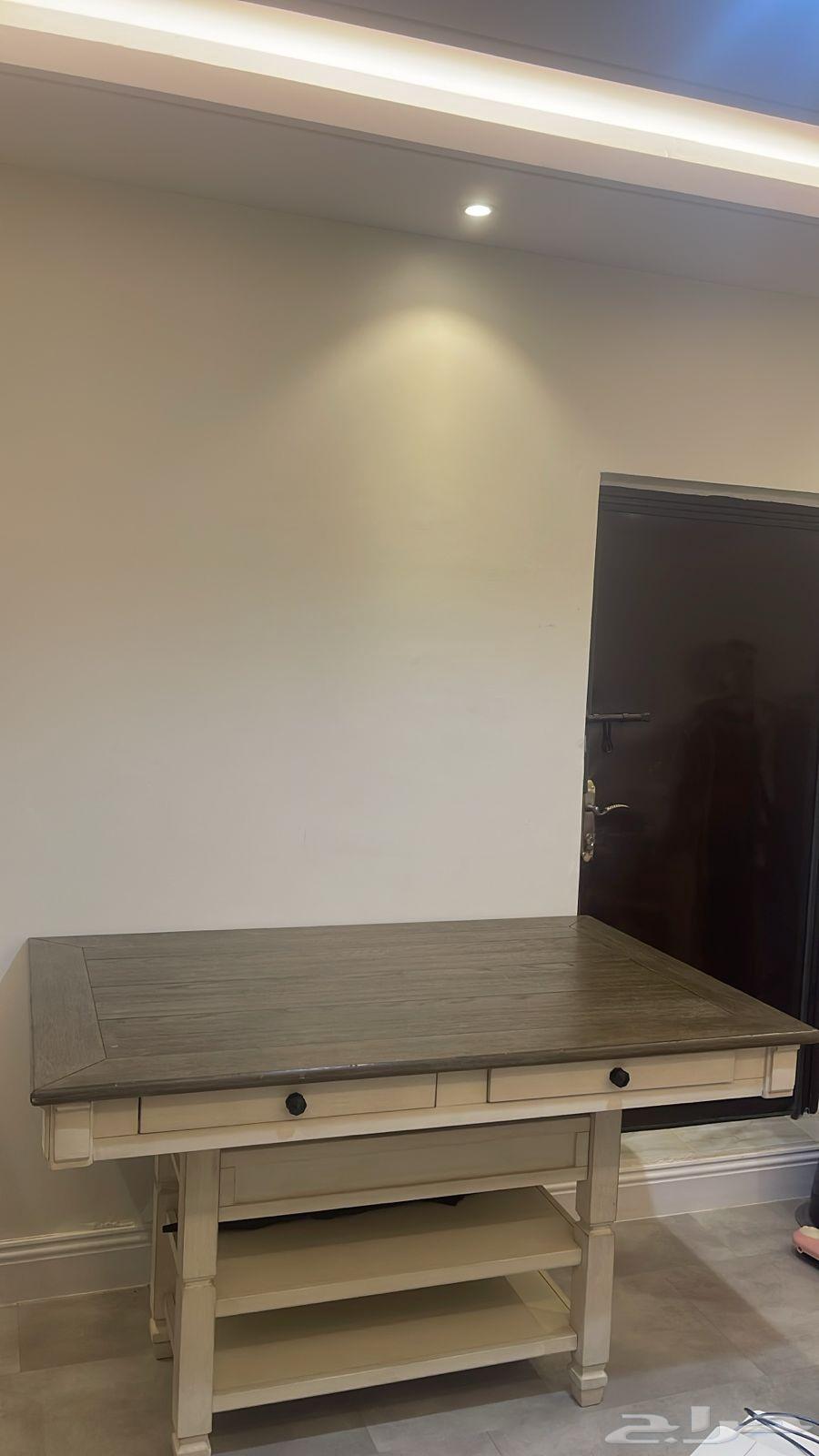 طاولة طعام مع 4 كراسي مشتراه بن اشلي ب5800 ريال64561474477699110