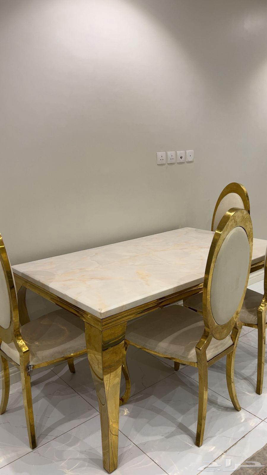 طاولة طعام كلاسيك فخمة .64562445516035111