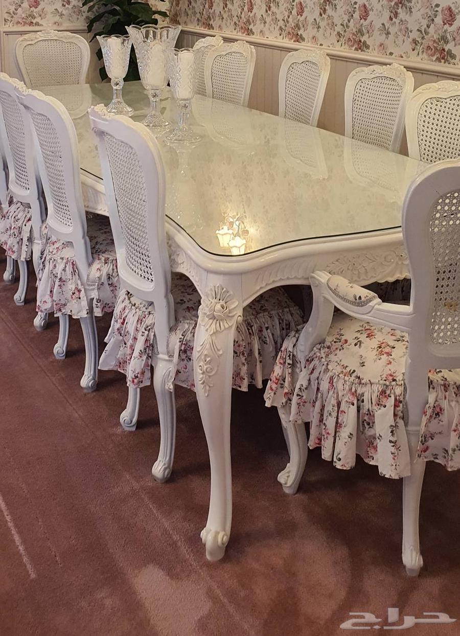 Dining table with buffet64555644880387110