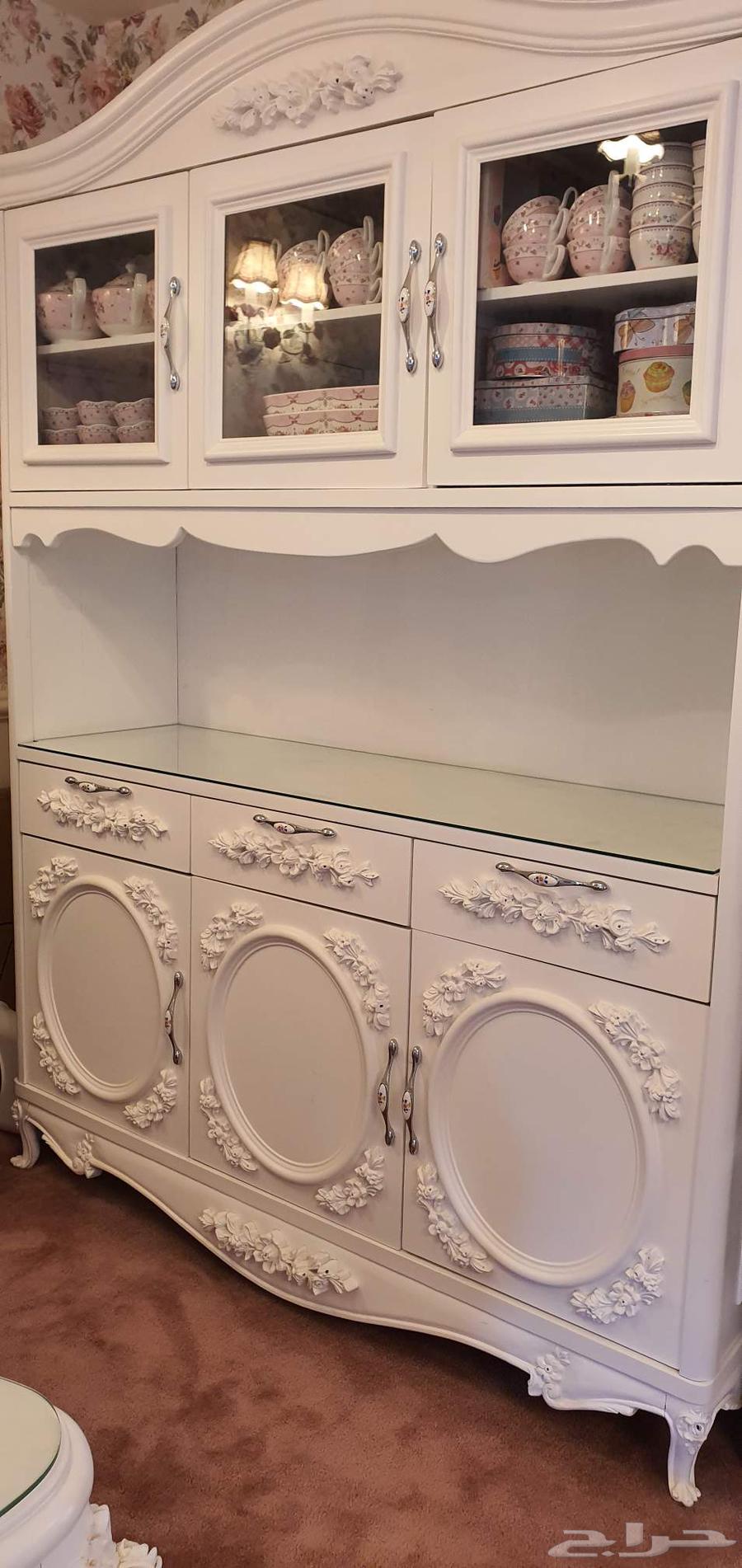 Dining table with buffet64555644880387111