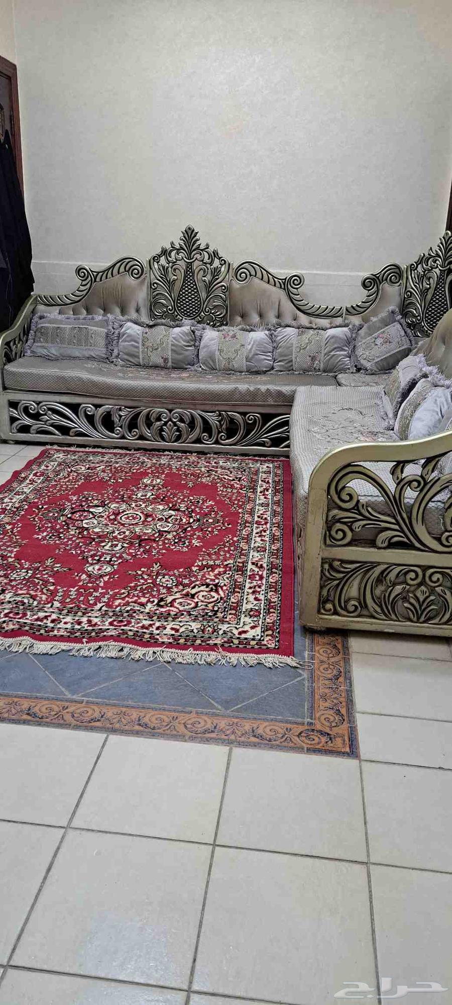 ركنيه خشب اصلي ولا كسر متينه .. مقاس 3 3للبيع64570669149185110