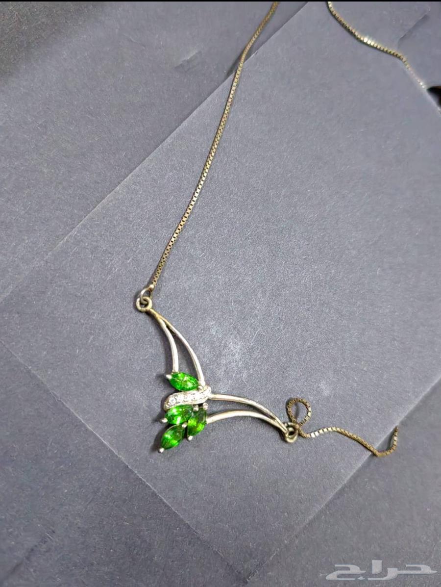 عقد مطعم بحجر كريم64567684531971111