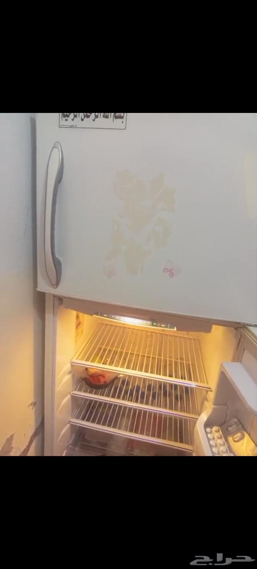 Clean air conditioner.. and a very clean large LG refrigerator64564991574785112