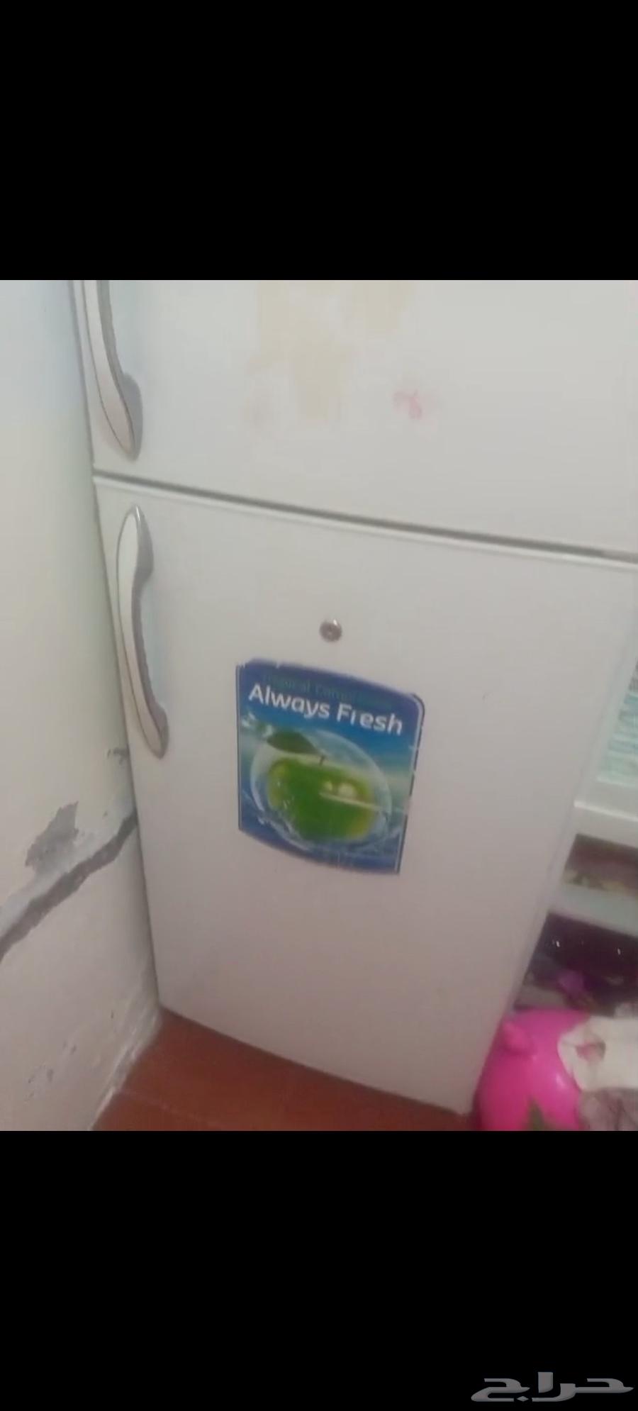 Clean air conditioner.. and a very clean large LG refrigerator64564991574785110