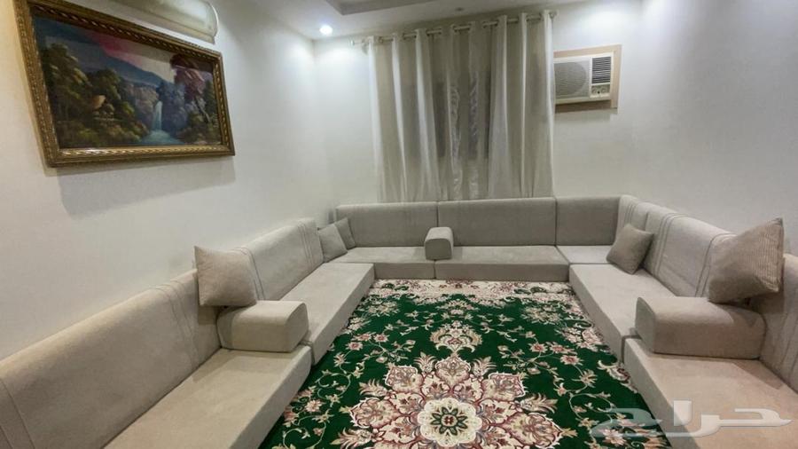 مجلس عربي ارضي بحالة الجديد تفصيل سفنج راجحي ضغط 60 ومريح 264563480536322110