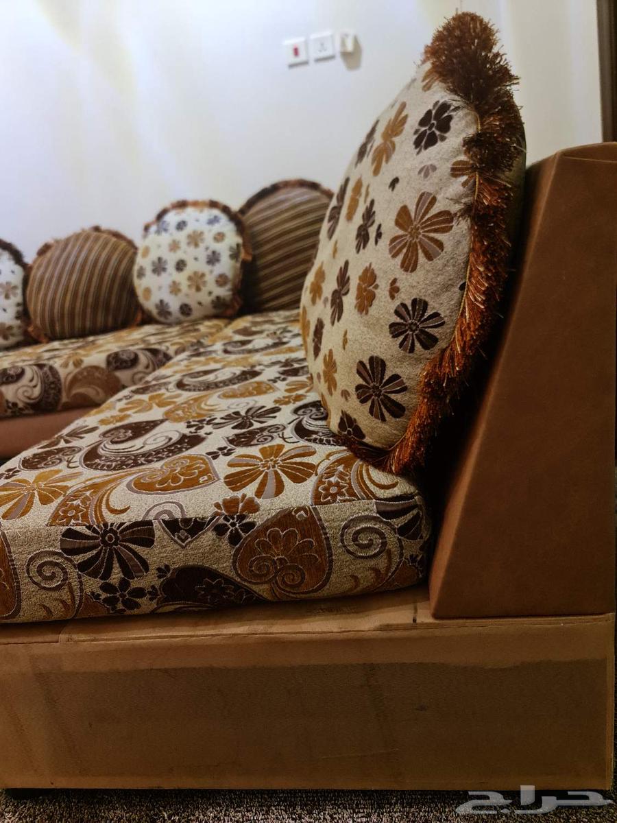 للبيع طقم كنب تفصيل من4سنوات بحالة ممتازة مريح جدا نظيف64569370711555111