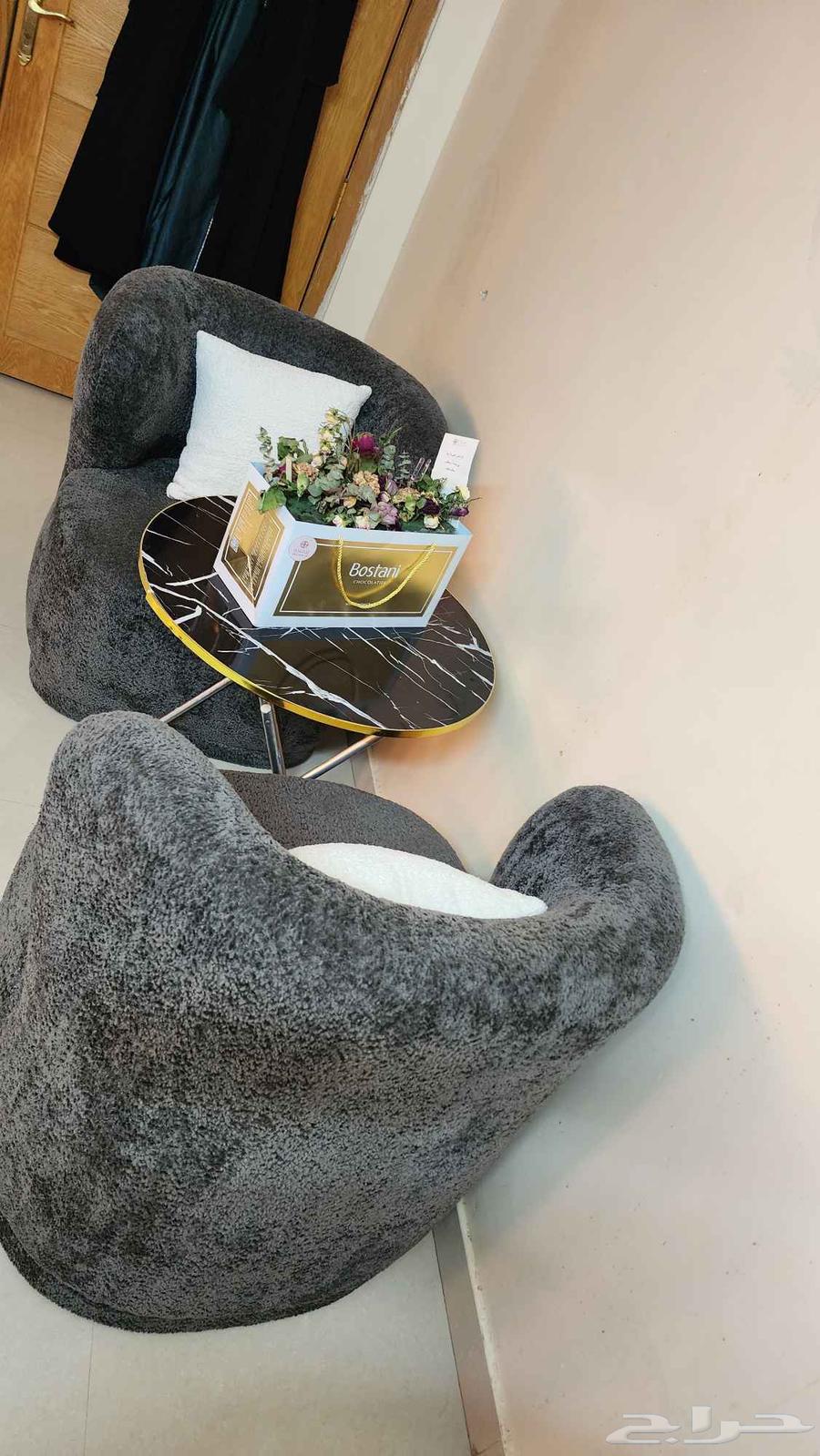 Two sofas in excellent condition in Riyadh64564685049986113