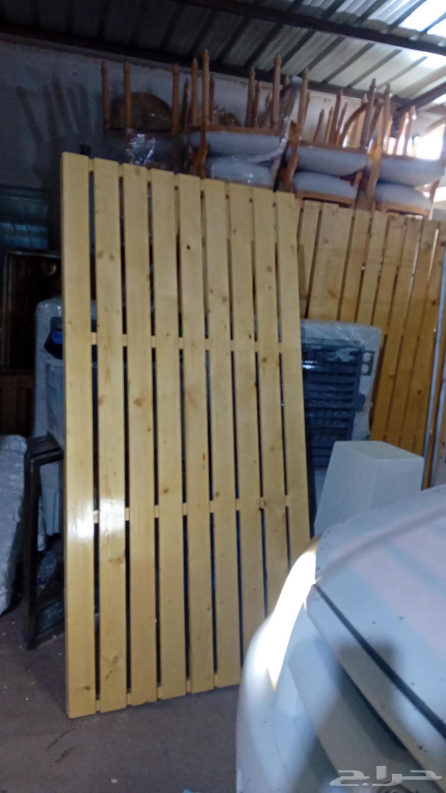 السلام عليكم انا عندي اغراض محل حفلات كراسي اجدد وطاولات لسه64563466412930110