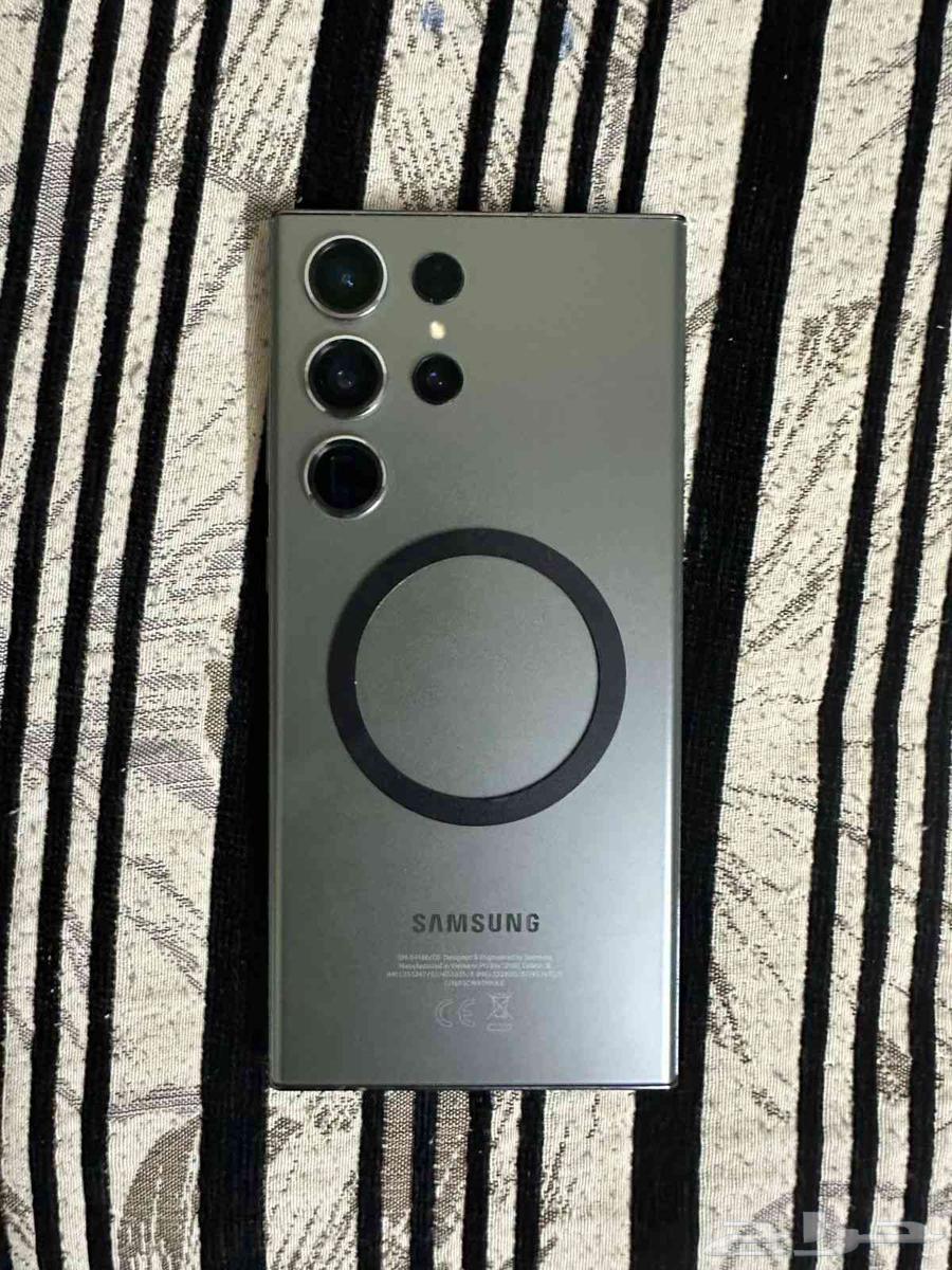 S23 Ultra الون أخضر غامق .مع الجراب لونه ابيض64565925781123110