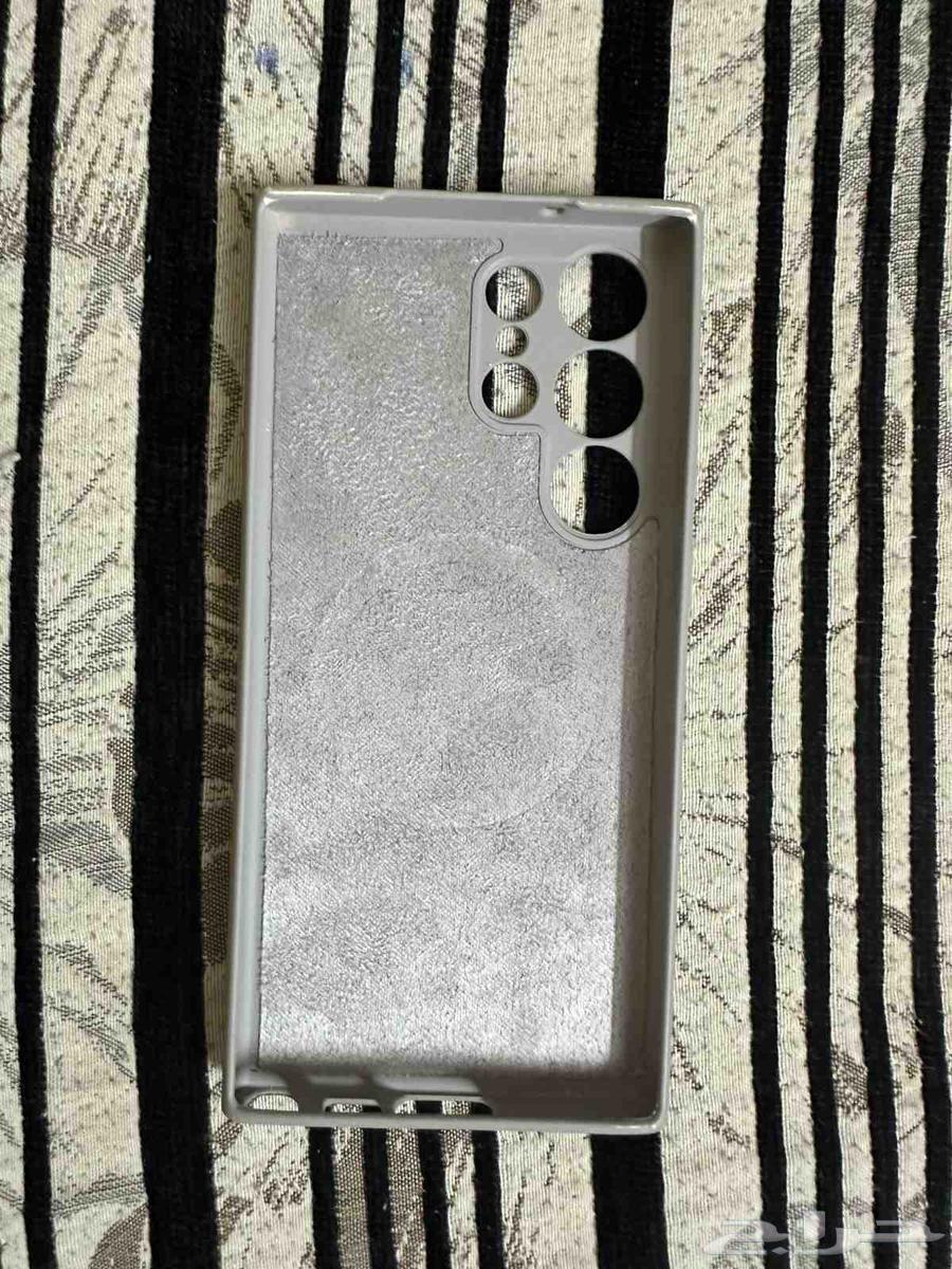 S23 Ultra الون أخضر غامق .مع الجراب لونه ابيض64565925781123114