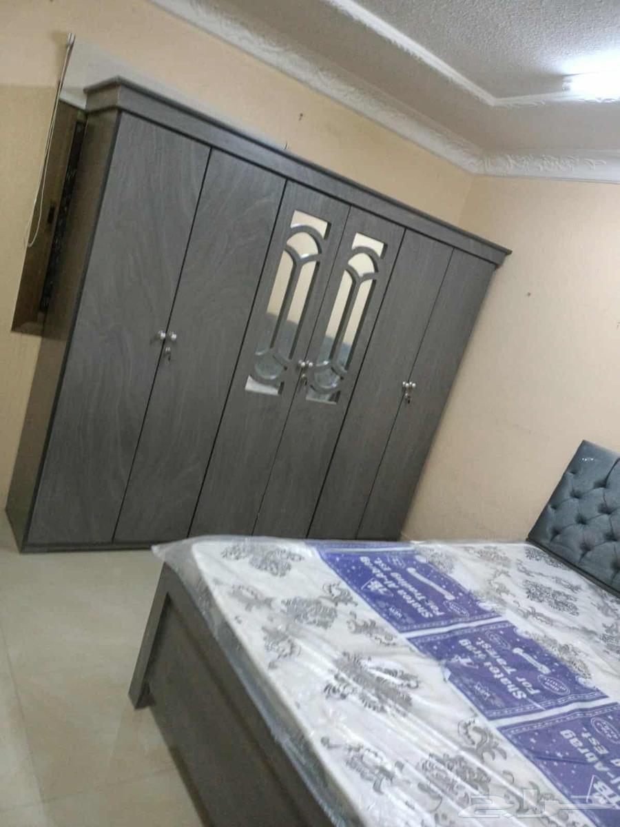 غرفة نوم شامله السرير و2 كومودينو ودولاب ومرتبه استعمال شهر64565214501505110