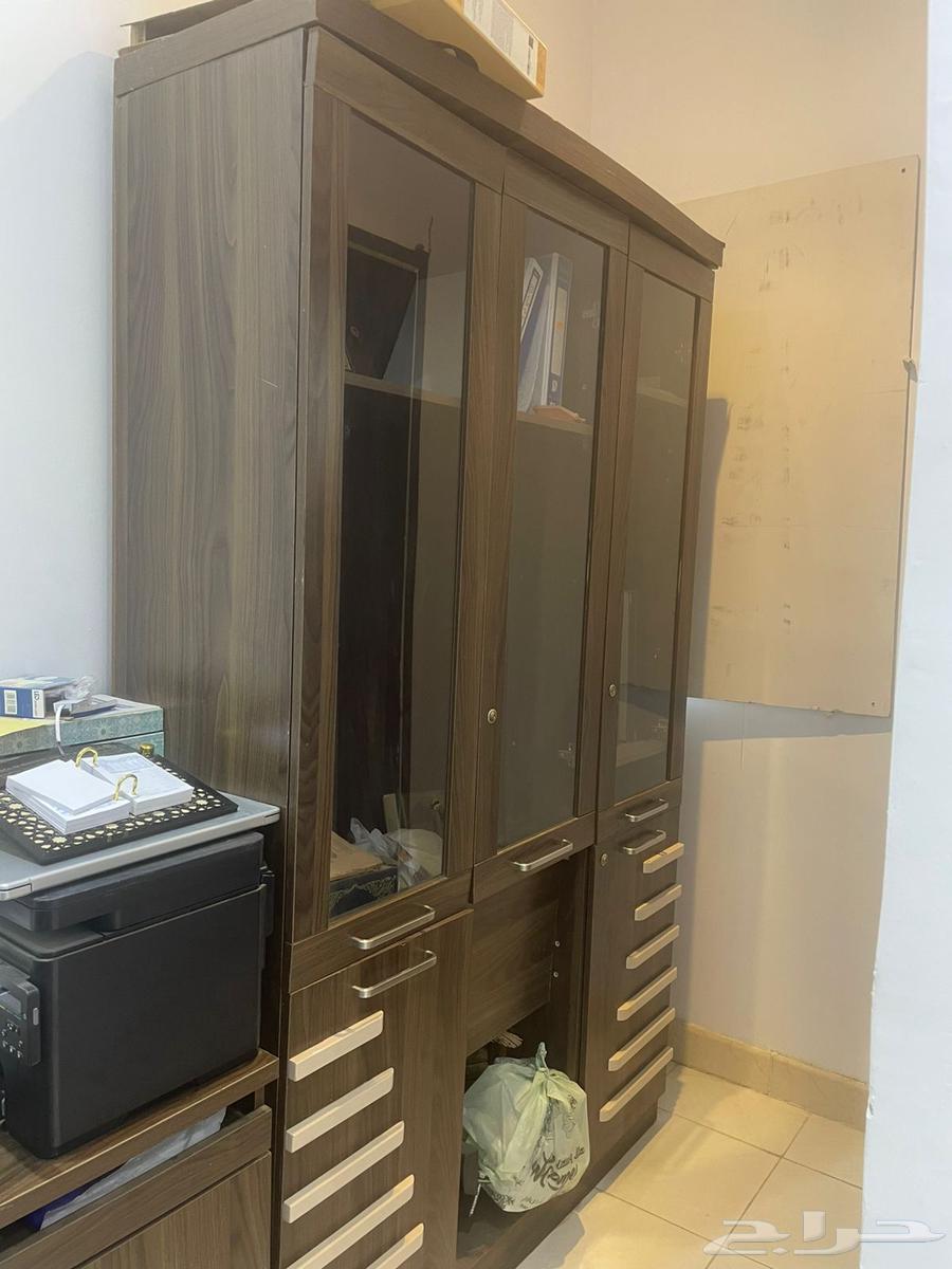 مكتب مع كرسي دوار للبيع مع الدولاب64562852658305112