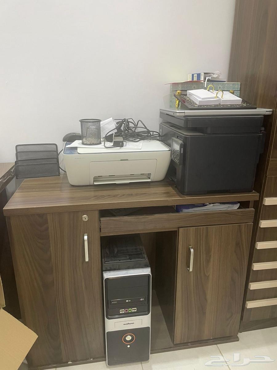 مكتب مع كرسي دوار للبيع مع الدولاب64562852658305110