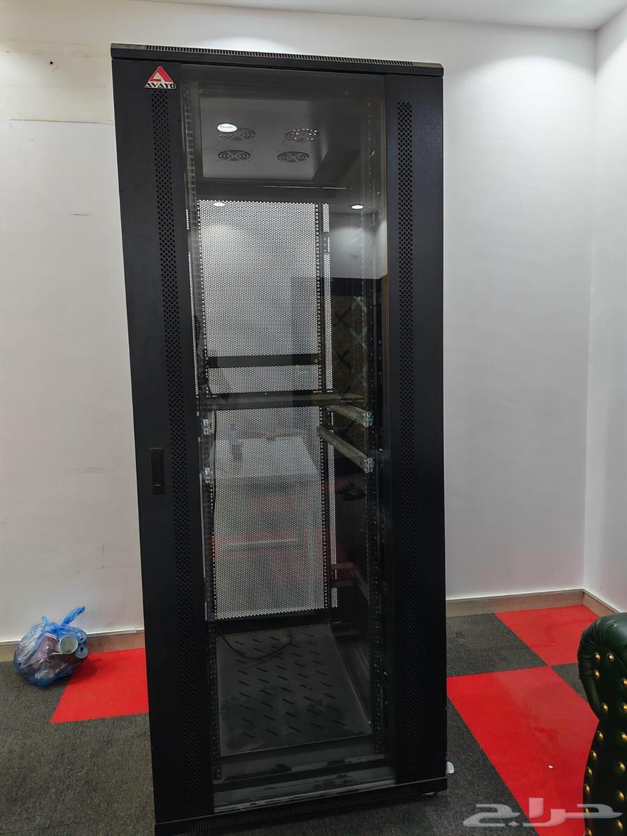 مكاتب وطاولات للبيع وصندوق سلفرات64566036555139114