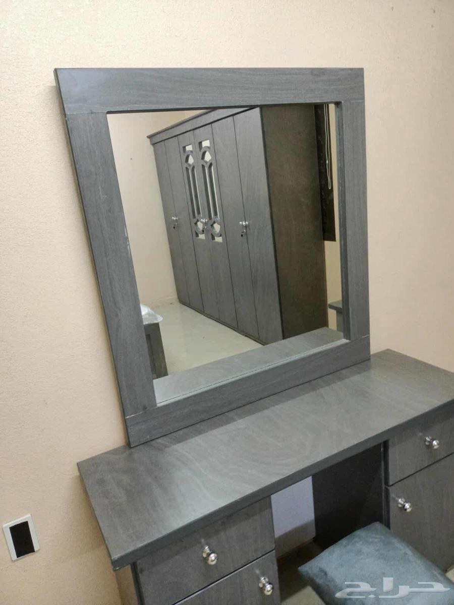 غرفة نوم شامله السرير و2 كومودينو ودولاب ومرتبه استعمال شهر64565214501505111