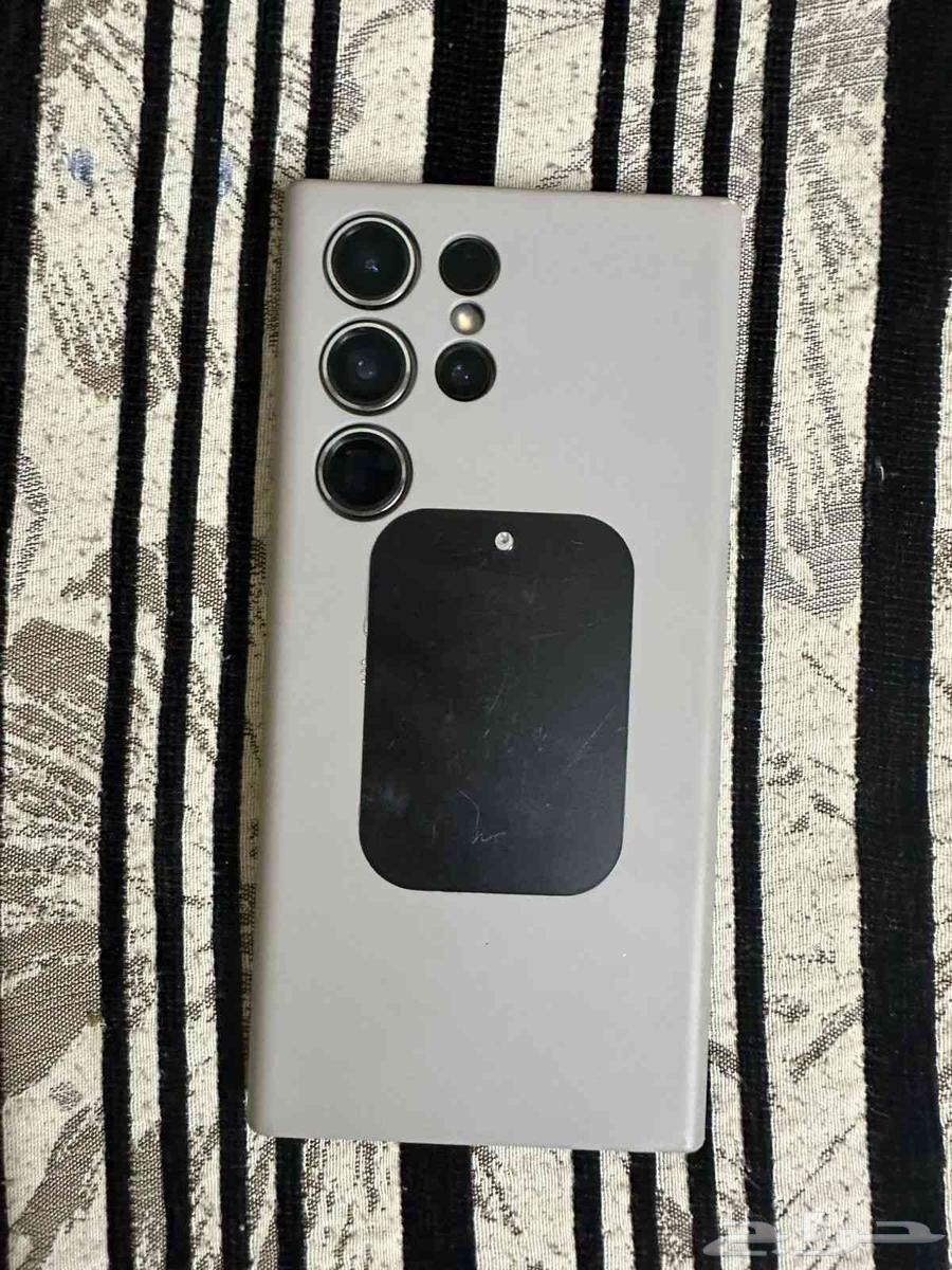 S23 Ultra الون أخضر غامق .مع الجراب لونه ابيض64565925781123112