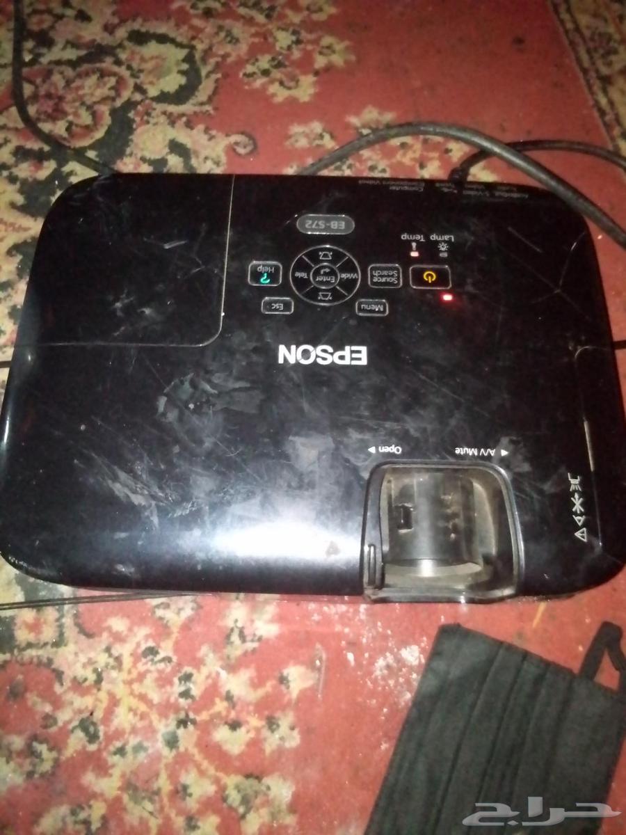 يوجد لدي بروجكتر نظيف جدا للبيع64563702413313111